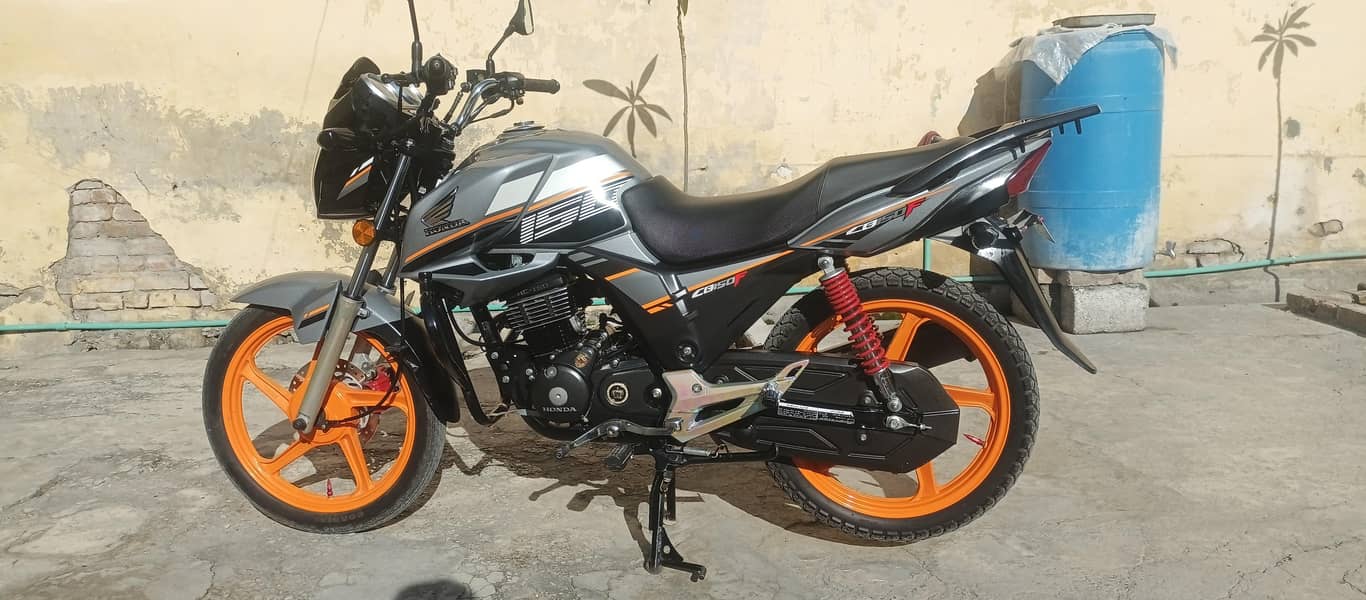 CB150F Silver 1