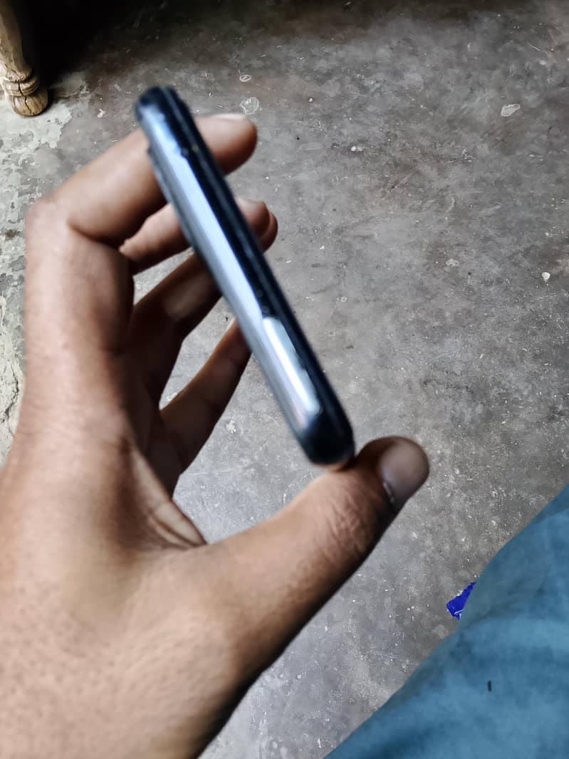 Samsung Mobile A52 1