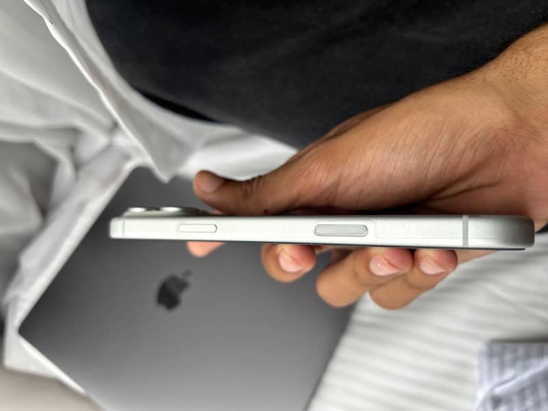 Apple iPhone 17 Pro Max 3