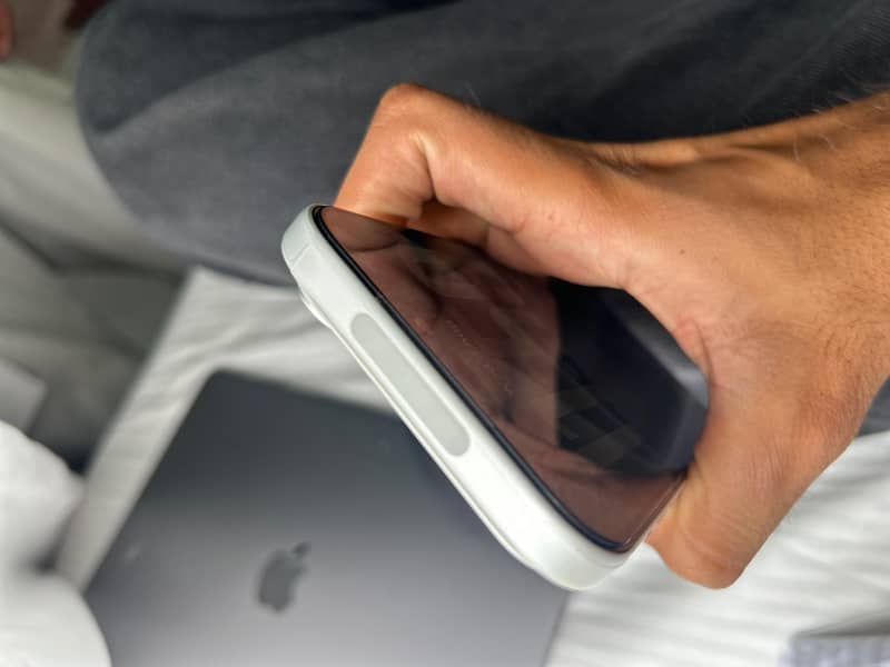 Apple iPhone 17 Pro Max 4