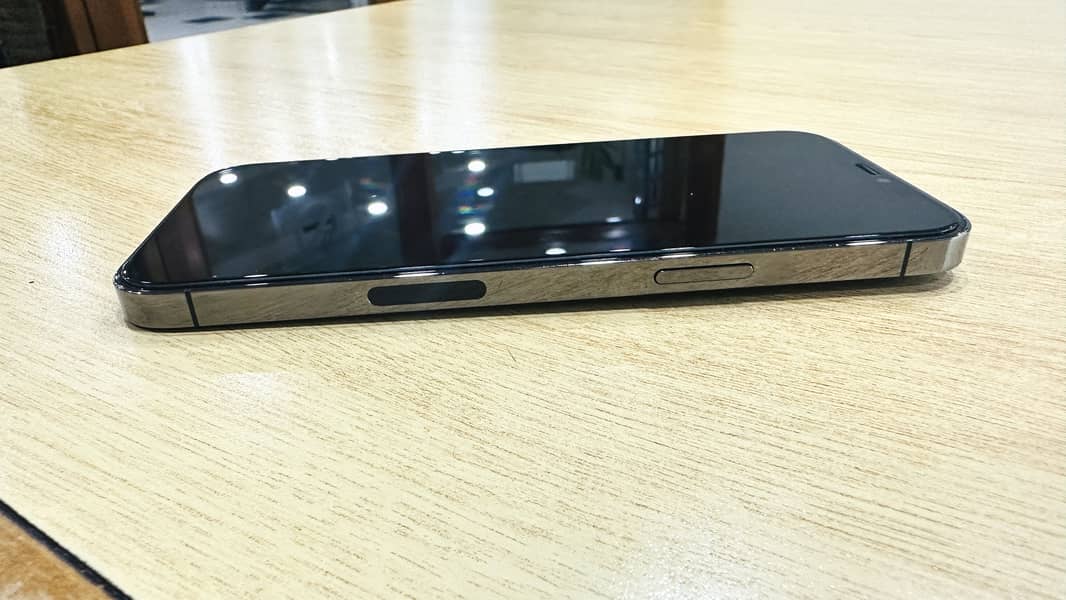 Apple iPhone 12 Pro Max 4