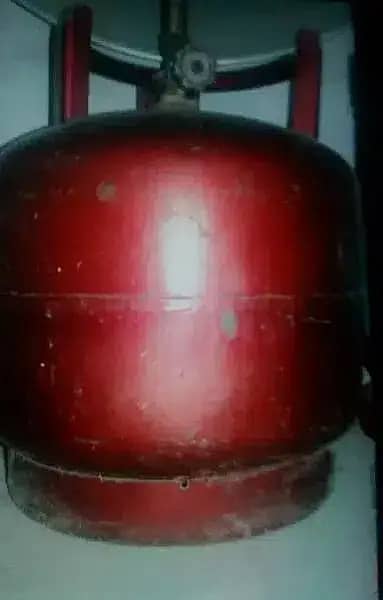 Small gas cylander. 4 kilo gas b ha . kallar syedan 030 1 1511 55 26