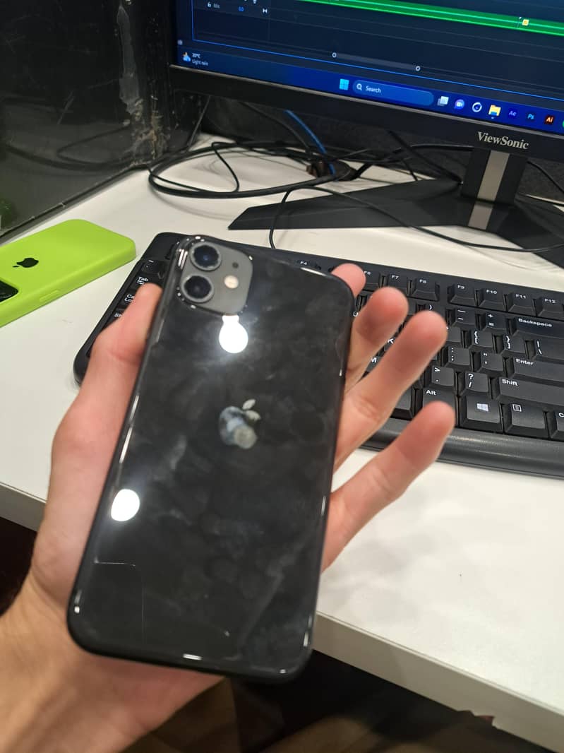 Apple iPhone 11 3