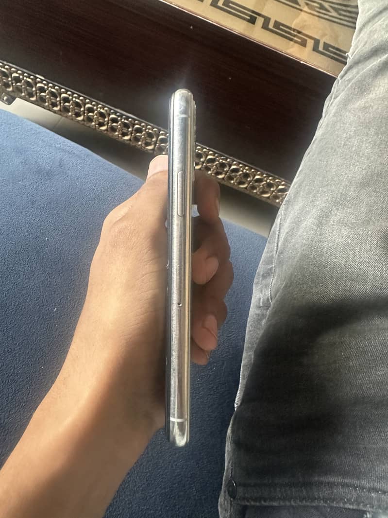 Apple iPhone 11 Pro 2