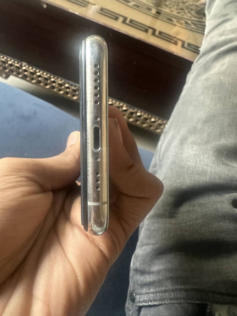 Apple iPhone 11 Pro 4