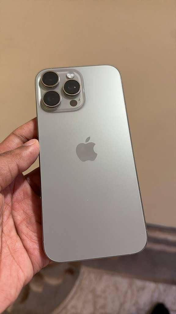 Apple iPhone 16 Pro Max 0