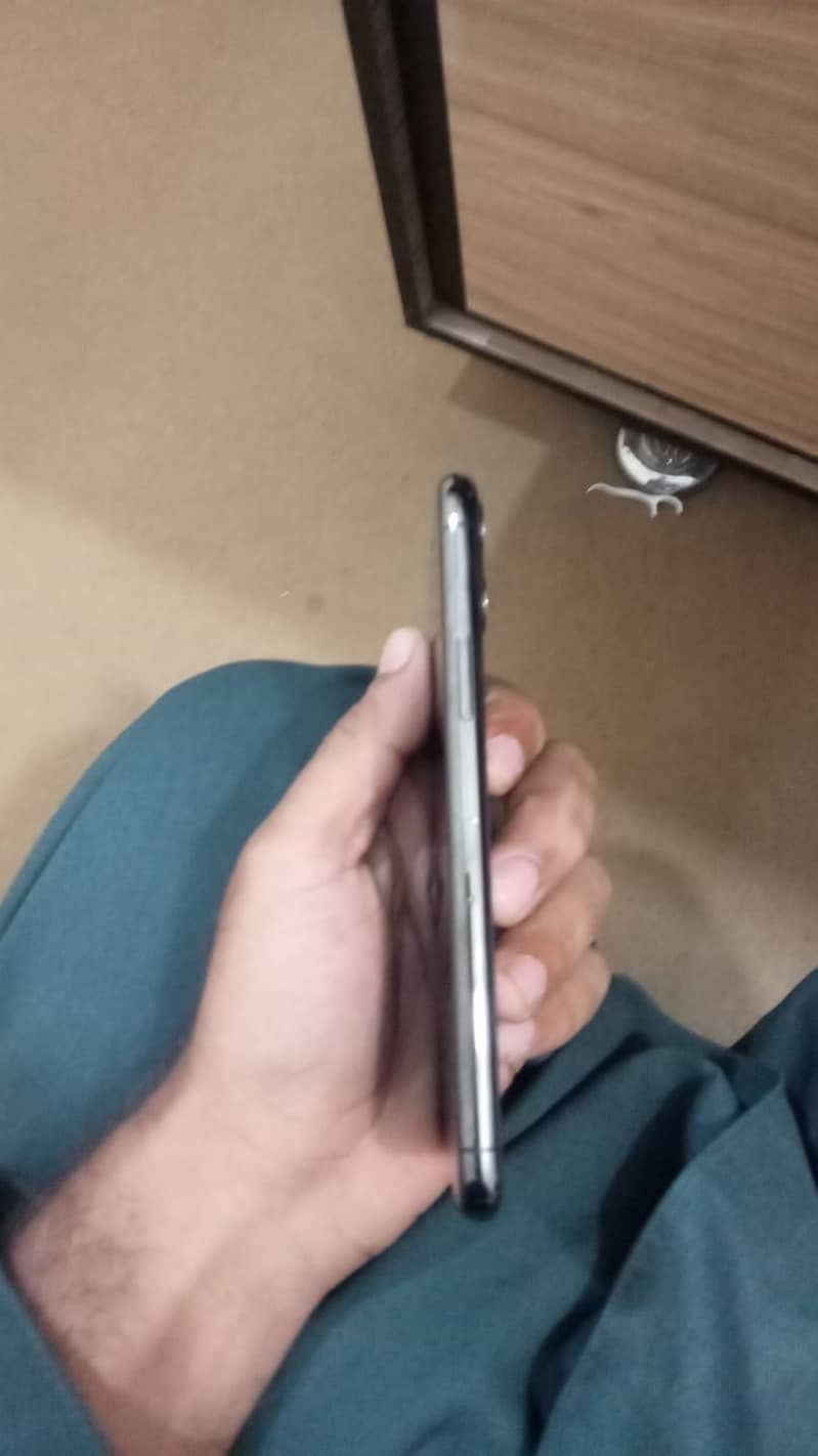 Apple iPhone 11 Pro 3