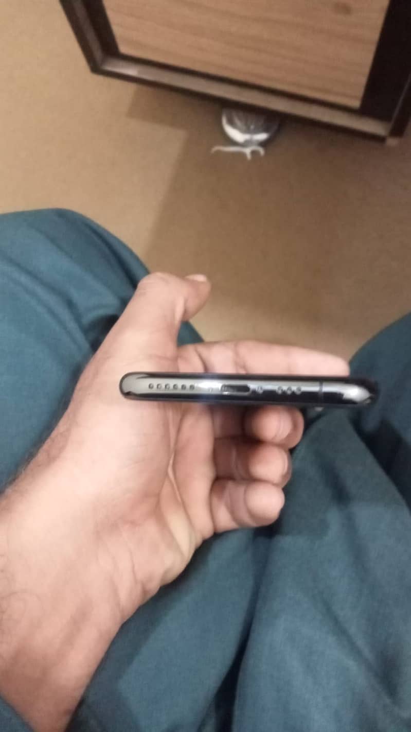 Apple iPhone 11 Pro 6