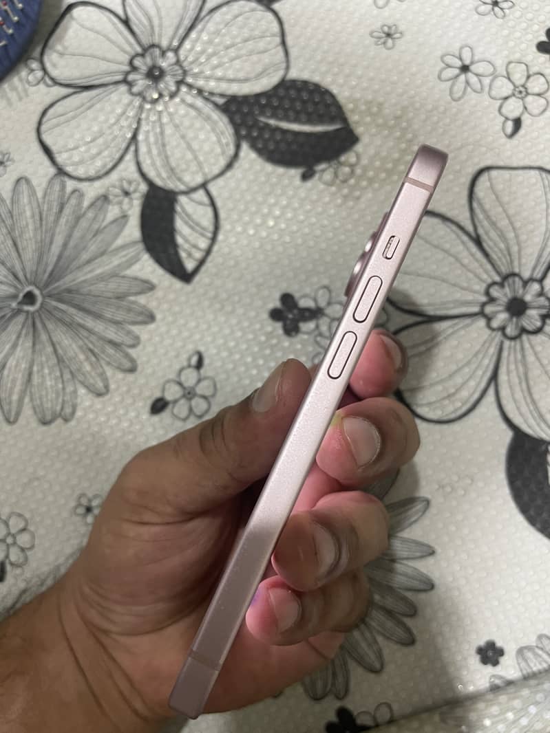 iPhone 15 2