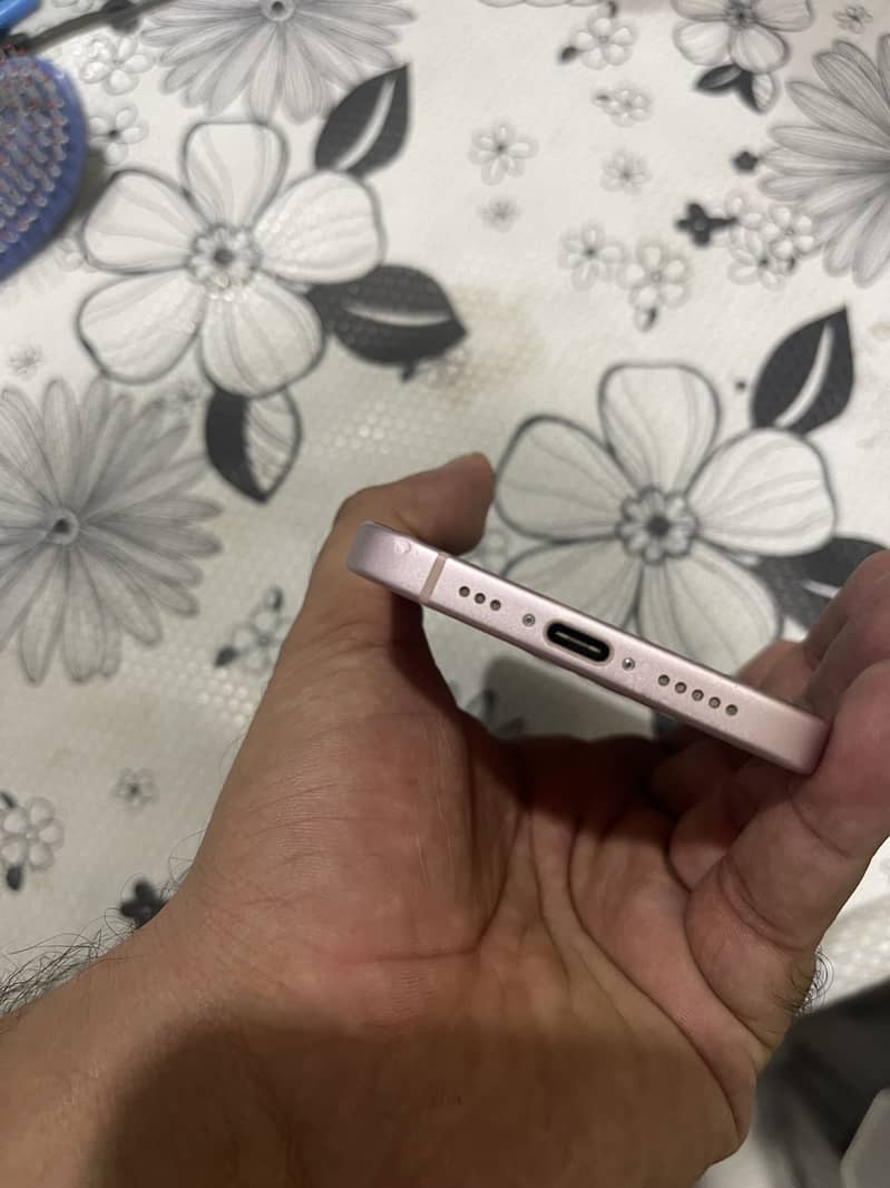iPhone 15 5