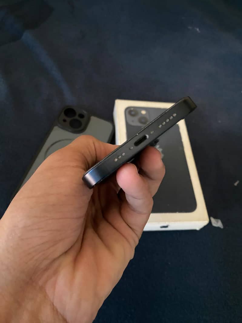 Apple iPhone 13 6