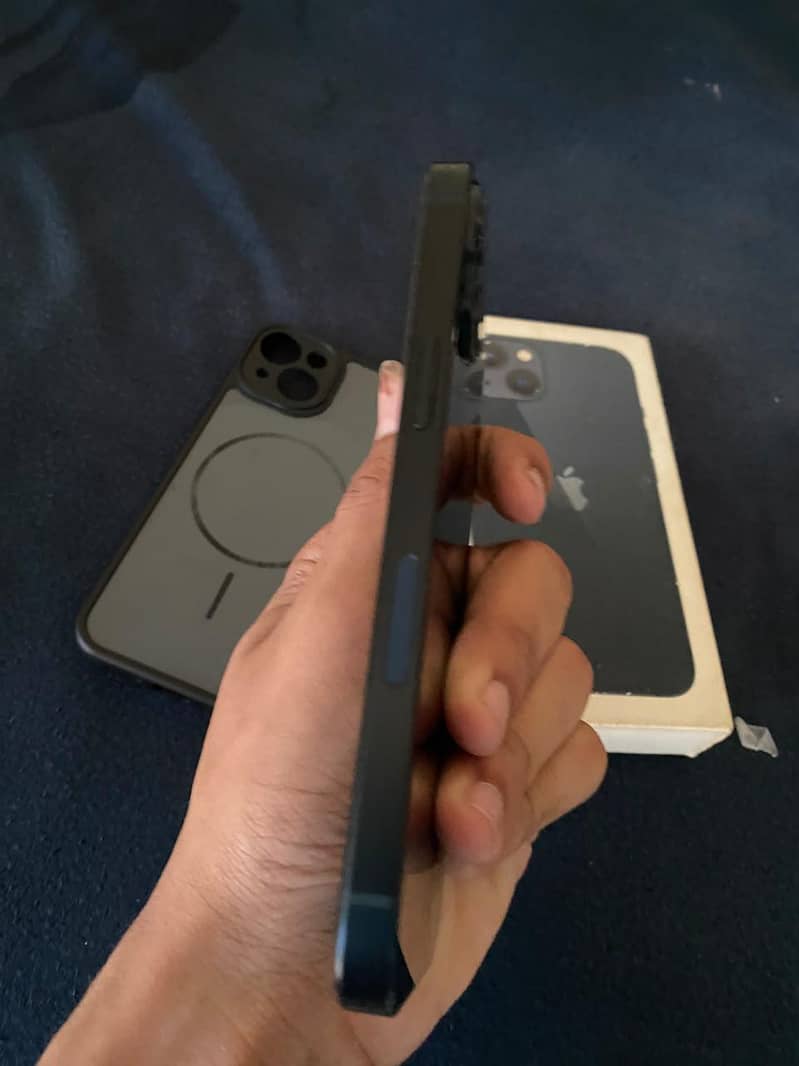 Apple iPhone 13 7