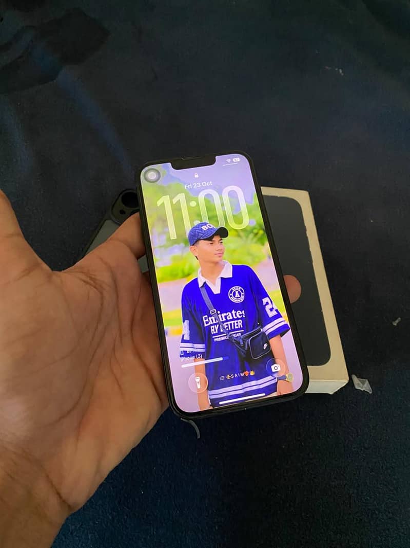Apple iPhone 13 8