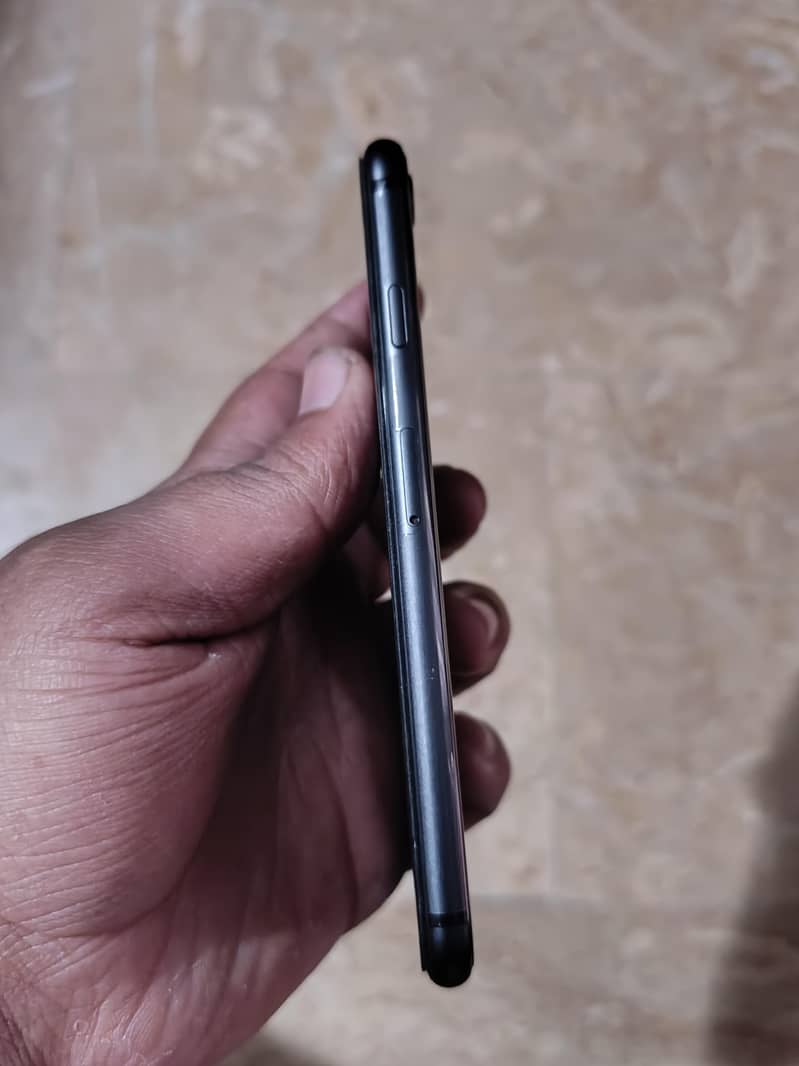 Apple iPhone 8 1