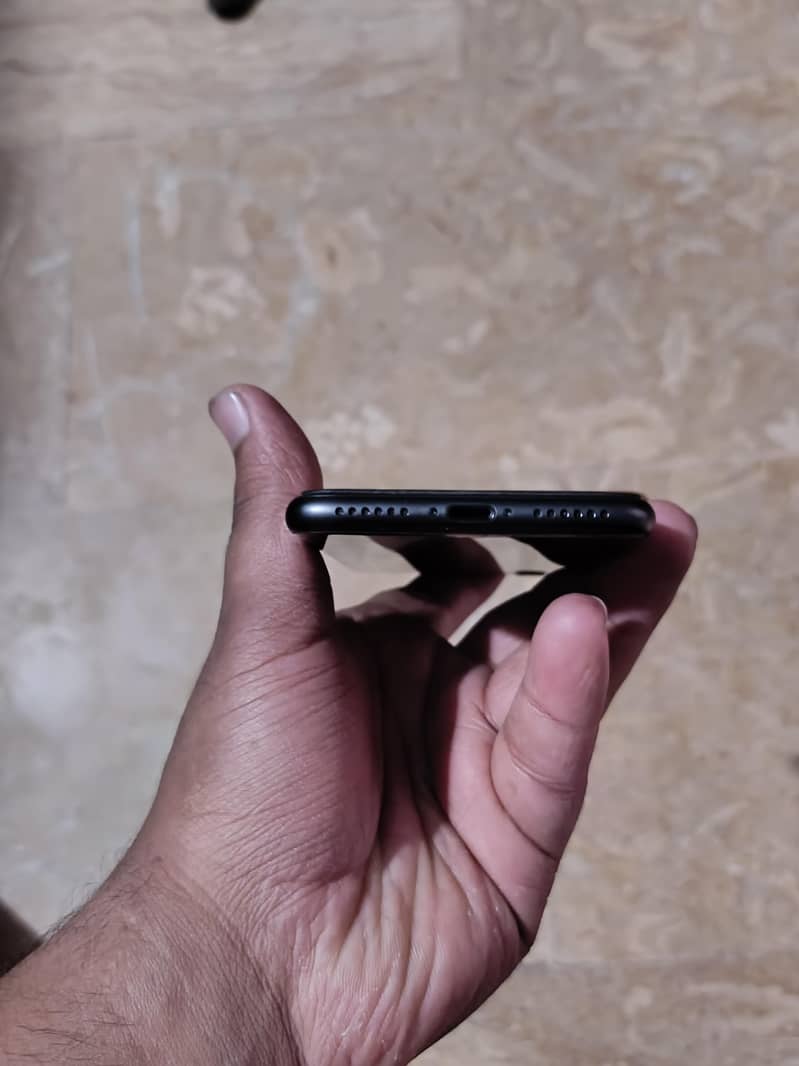 Apple iPhone 8 3