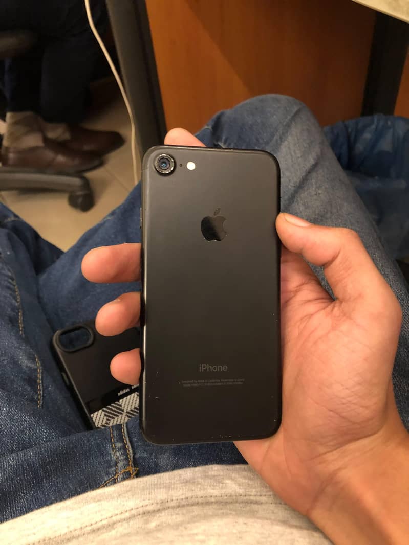 Apple iPhone 7 0