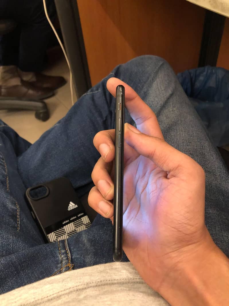 Apple iPhone 7 1