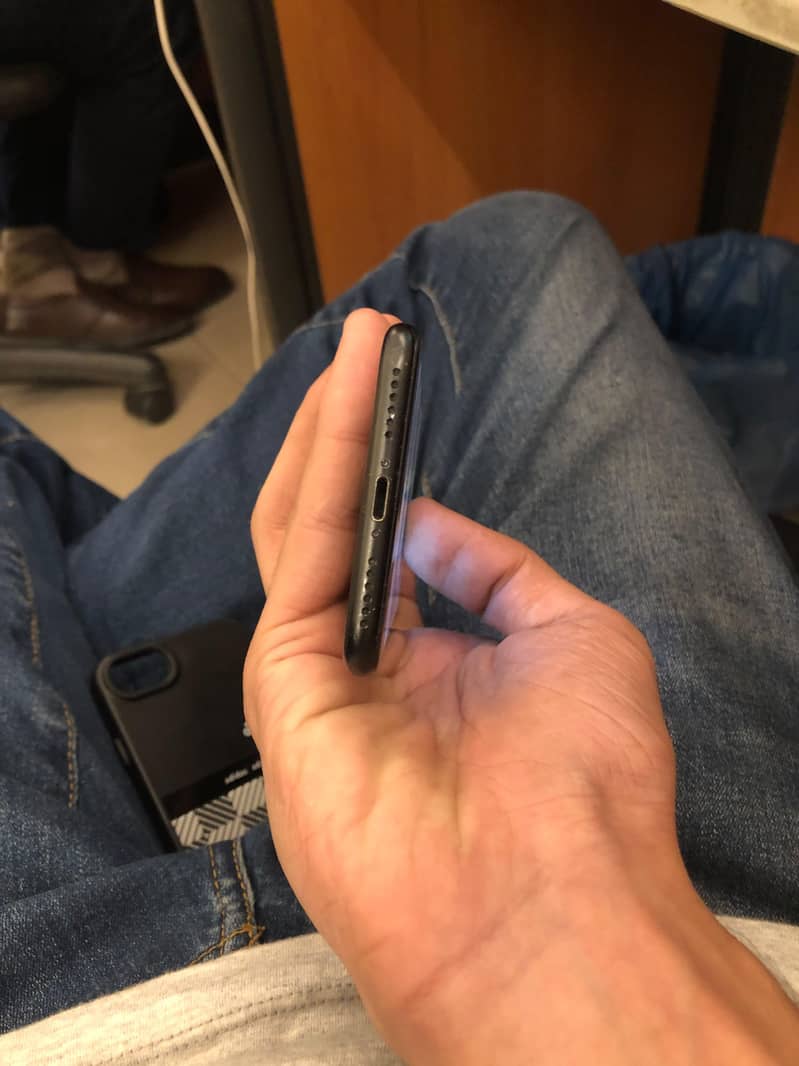Apple iPhone 7 2