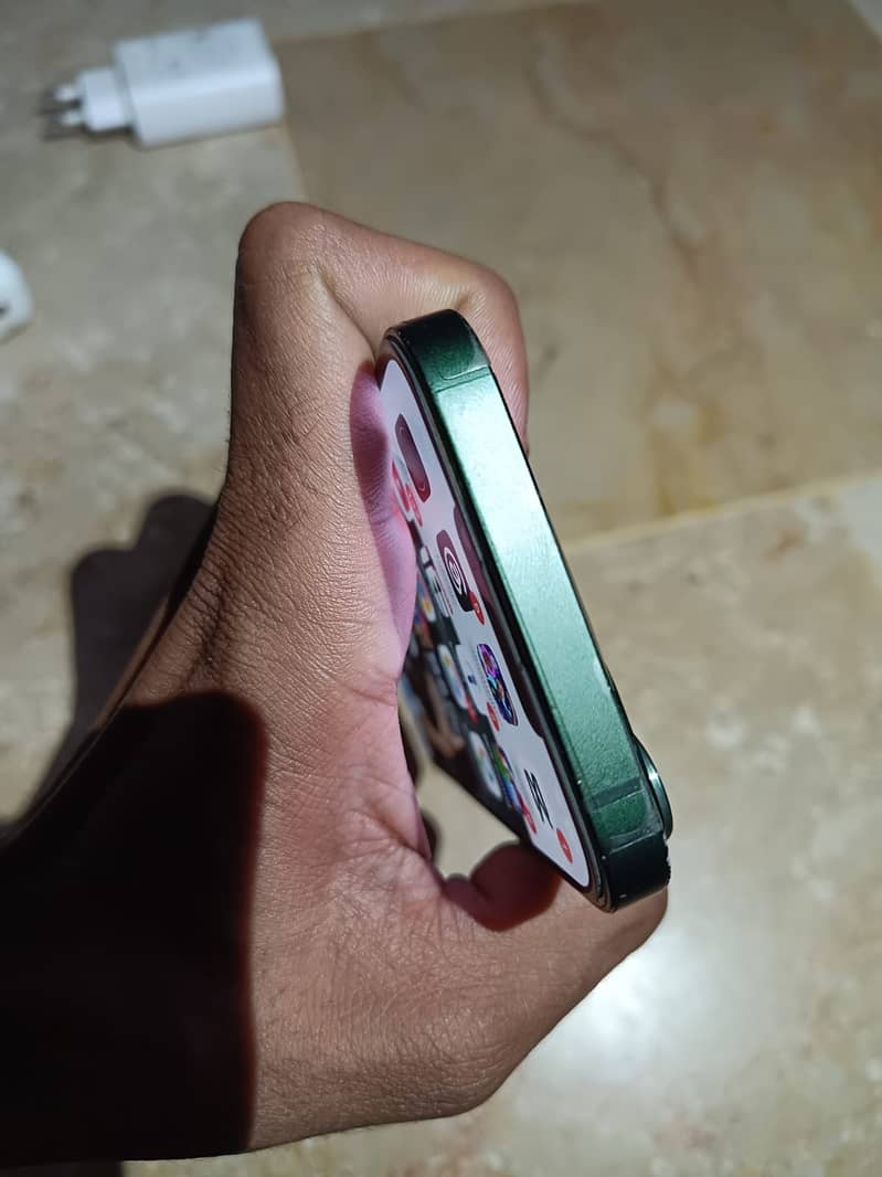 Apple iPhone 13 1