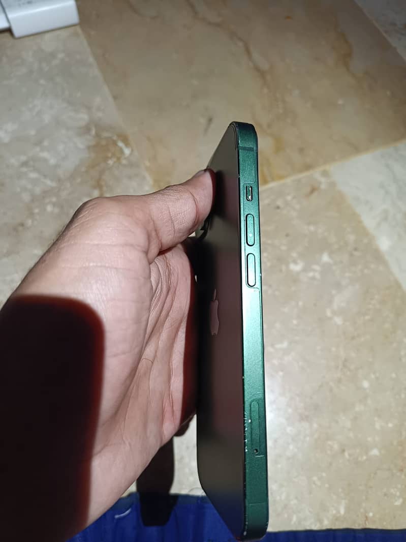 Apple iPhone 13 3