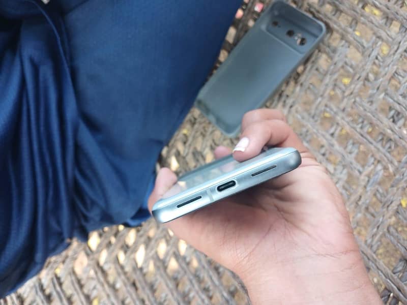 Google Pixel 8 2