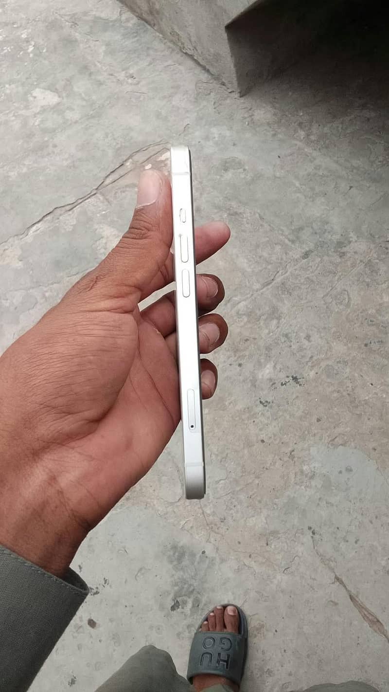 Apple iPhone 13 1