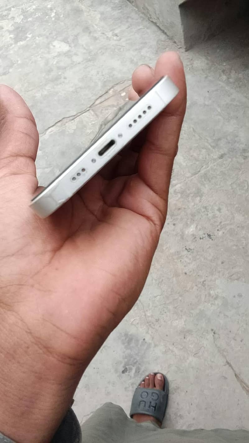 Apple iPhone 13 2