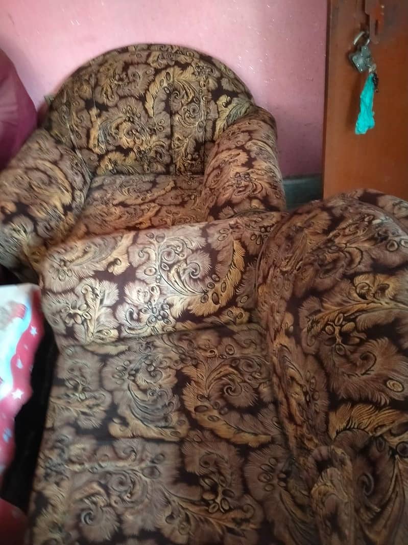 brown color sofa set 0