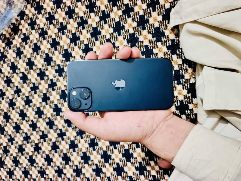 Apple iPhone 13 4