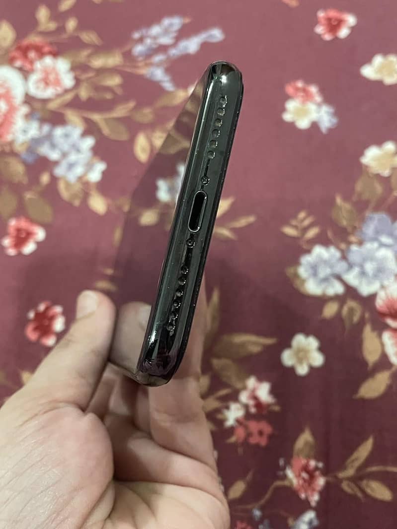 Apple iPhone X 5