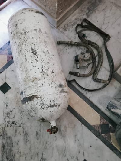 Car CNG  with Complete Kit & Regulator – Good Condition