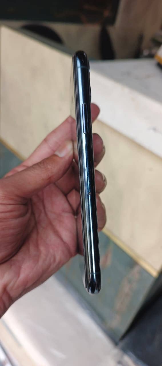 Apple iPhone 11 Pro 6