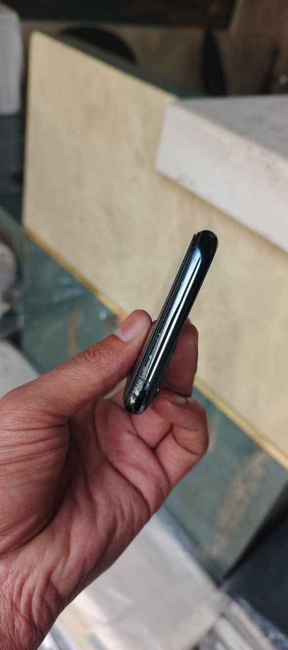 Apple iPhone 11 Pro 9
