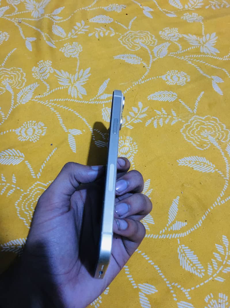 Apple iPhone 15 plus 6