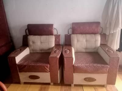 1+1+3 sofa set hai bht achi halat mai