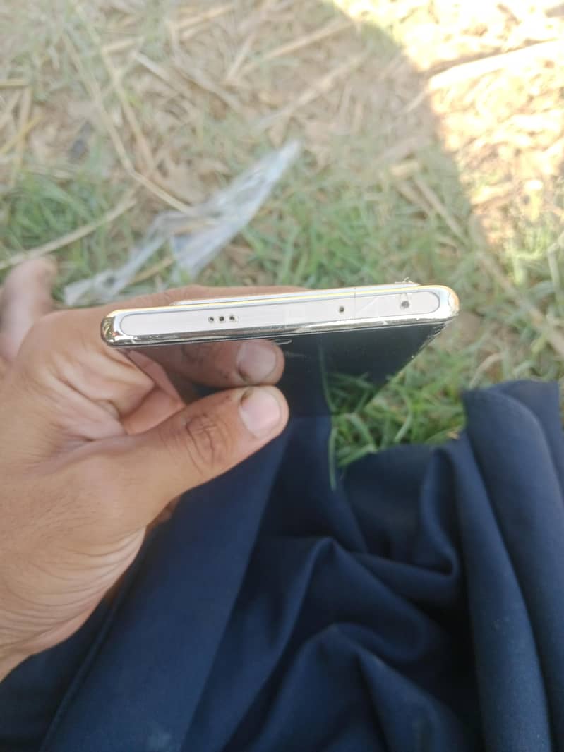 Infinix Note 40 Pro 3