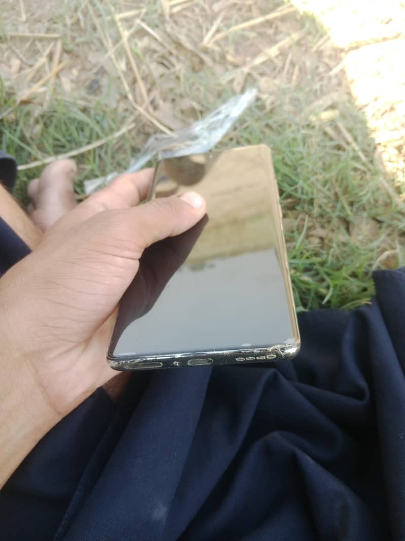Infinix Note 40 Pro 4