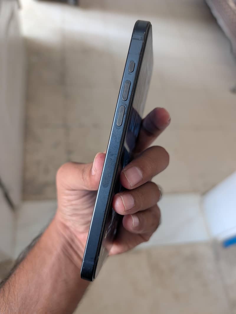 iPhone 15 Pro Max 2