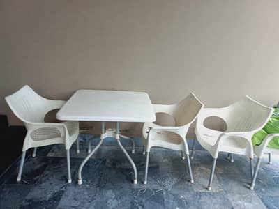 Table with 4 chairs boss company