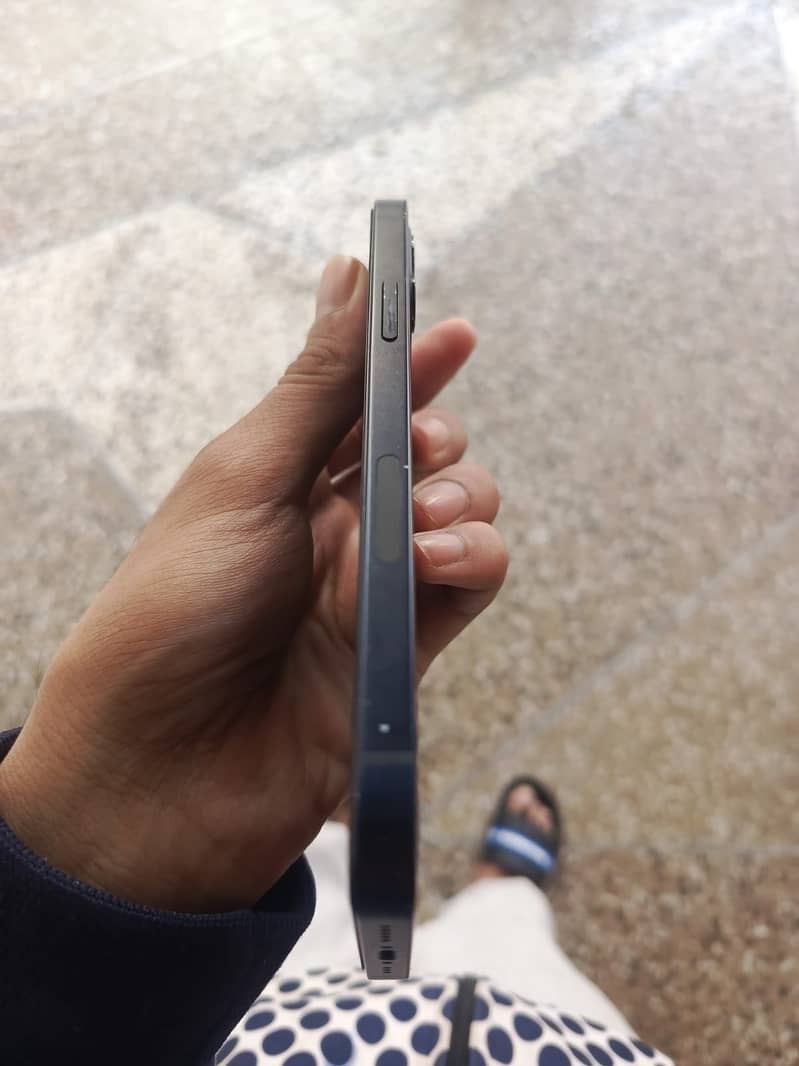 Apple iPhone 12 1