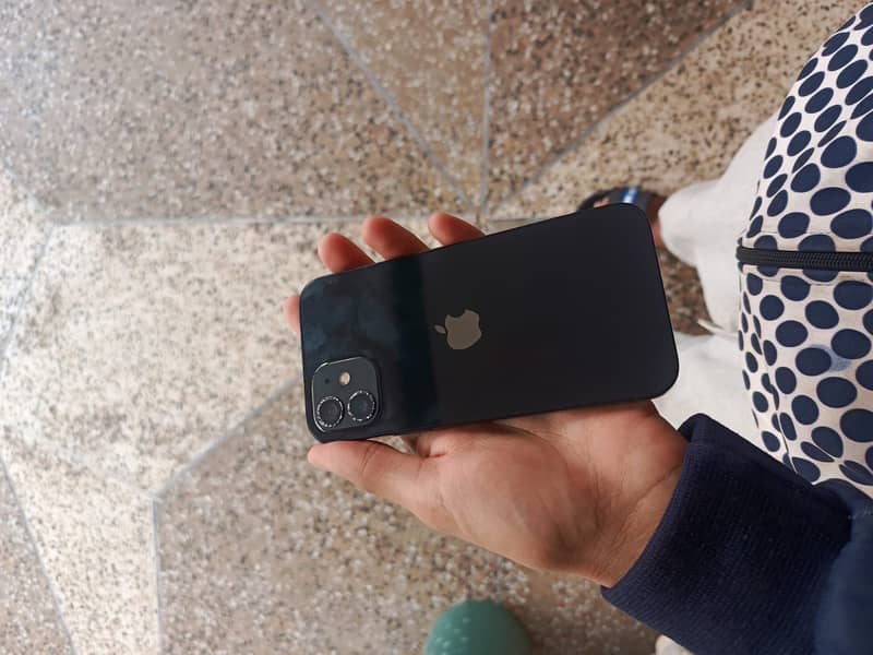 Apple iPhone 12 6