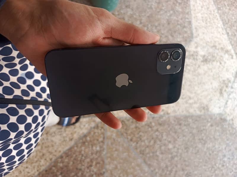 Apple iPhone 12 11