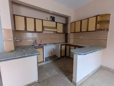 Portion for rent in GULSHAN E IQBAL Bolck 10 near tayyaba masjid 240 sq yrd 2bad lounge 2nd floor East open well maintained  Entry separate combiand Electric meter sab meter Gas meter combiand No water issue  No car parking issues Rent demand 55k  *Code(16972)*