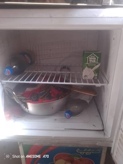 Room .  fridger .  .  good .  Cool.