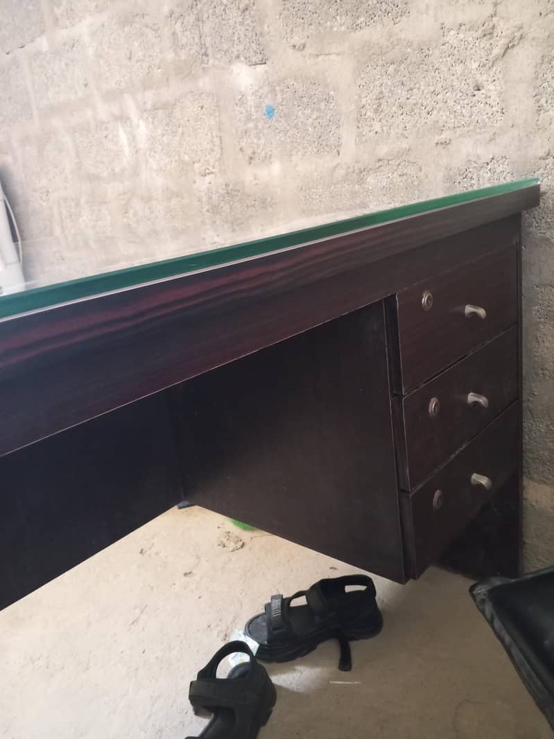 office table an chiar 1