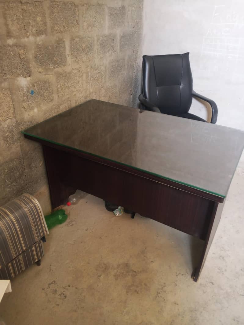 office table an chiar 4