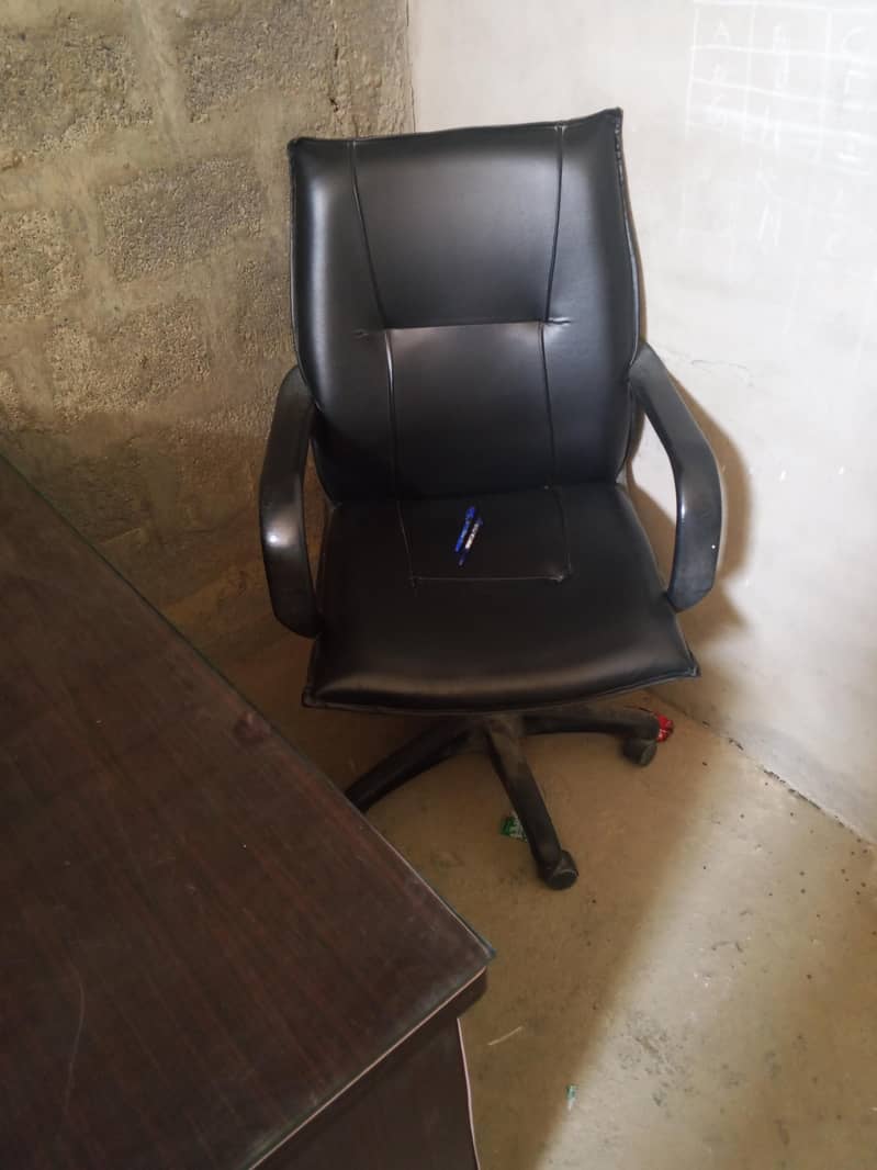 office table an chiar 5