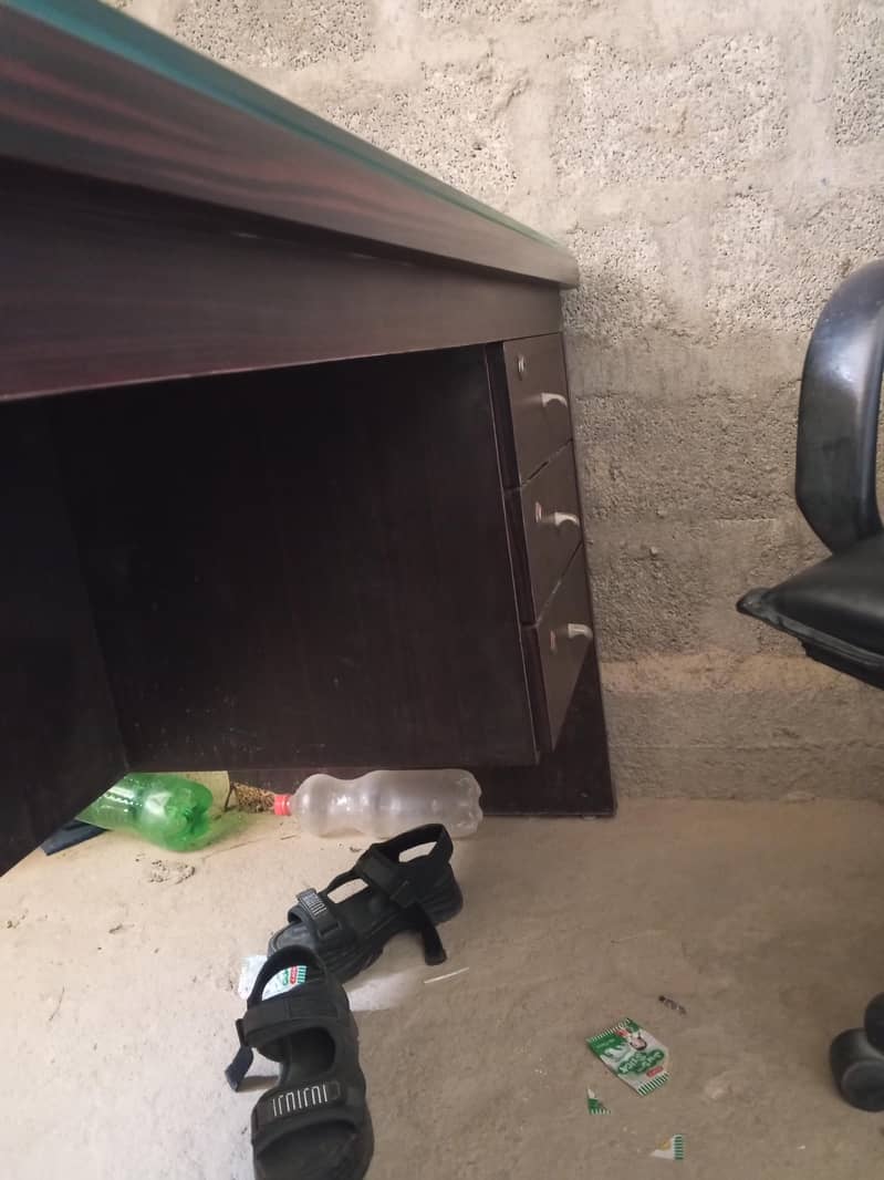 office table an chiar 6