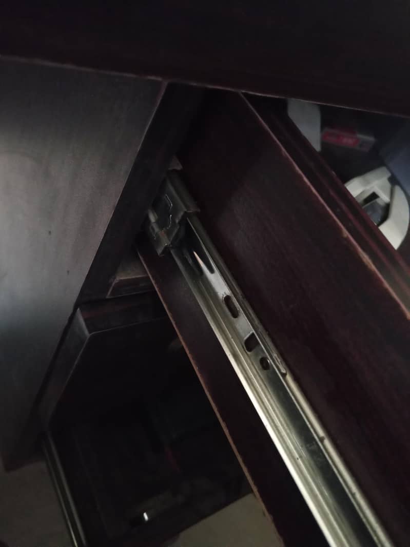 office table an chiar 7