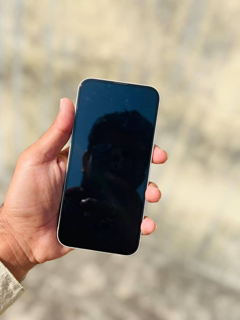 Apple iPhone 13 2